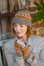 OBAN Roll back bobble Beanie