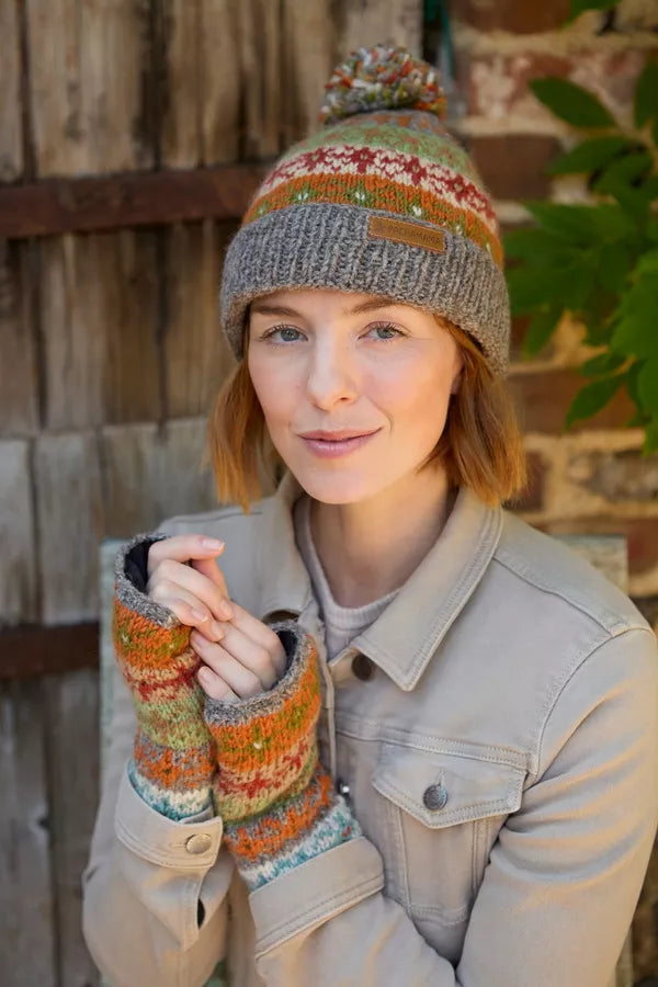 OBAN Roll back bobble Beanie