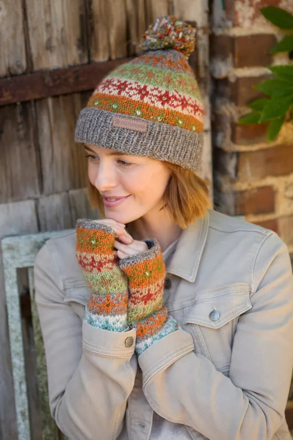 OBAN Roll back bobble Beanie