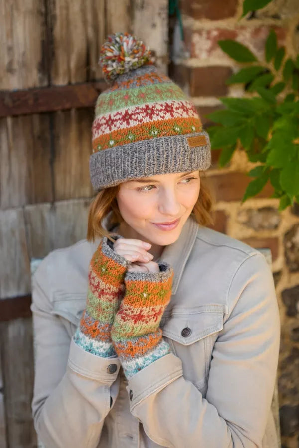 OBAN Roll back bobble Beanie